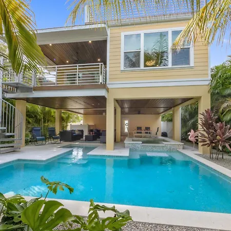 The Oasis At Palmetto - Coastal Chic Retreat W Heated Pool Spa Balconies Steps To Beach